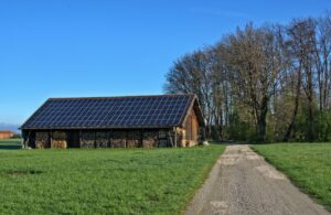 Off-grid met een accu voor zonnepanelen: ga zoveel mogelijk off-grid met een accu voor zonnepanelen.